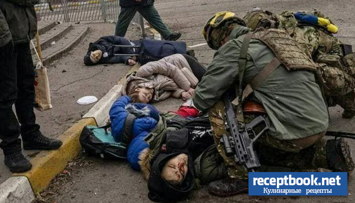 ...расстрелянная целая семья (мама, папа и двое детей во время эвакуации из Ирпеня... Это ужасное по составляющей фото публикую, чтобы весь мир видел ужасающие преступления российской армии по отношению к украинцам...