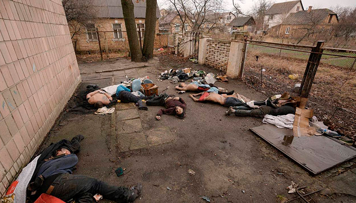 Трупы на улицах Бучи. Военные преступления России
